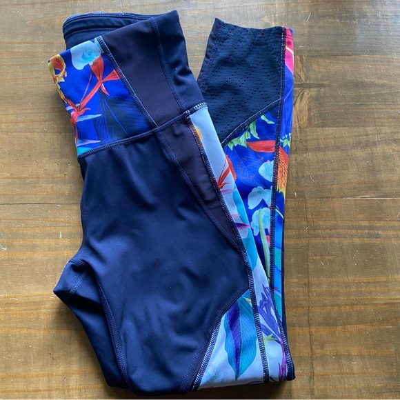 Athleta High Rise Tropical Precision 7/8 Tight-Navy Blue/Floral-Size XXS - Picture 10 of 12
